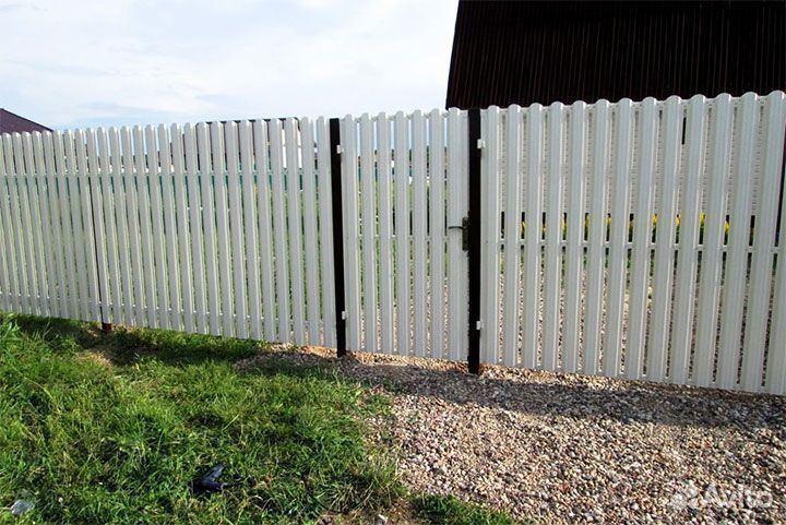 Евроштакетник забор из штакетника С образный