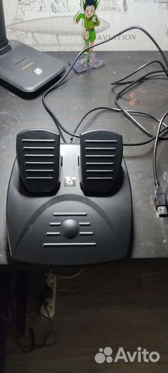 Игровой руль с педалями