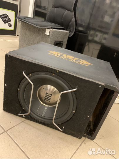 Сабвуфер JBL