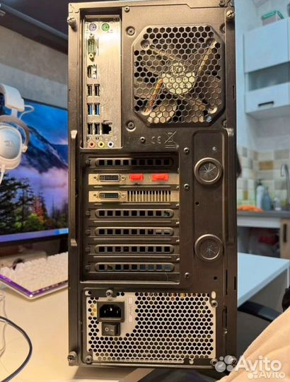 Игровой компьютер с монитором