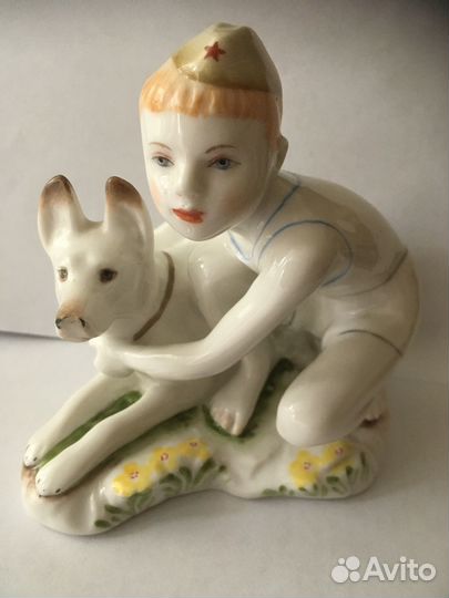 Фарфоровая статуэтка