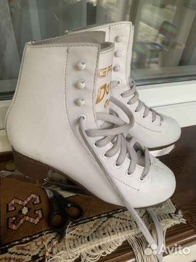 Коньки фигурные граф р 35