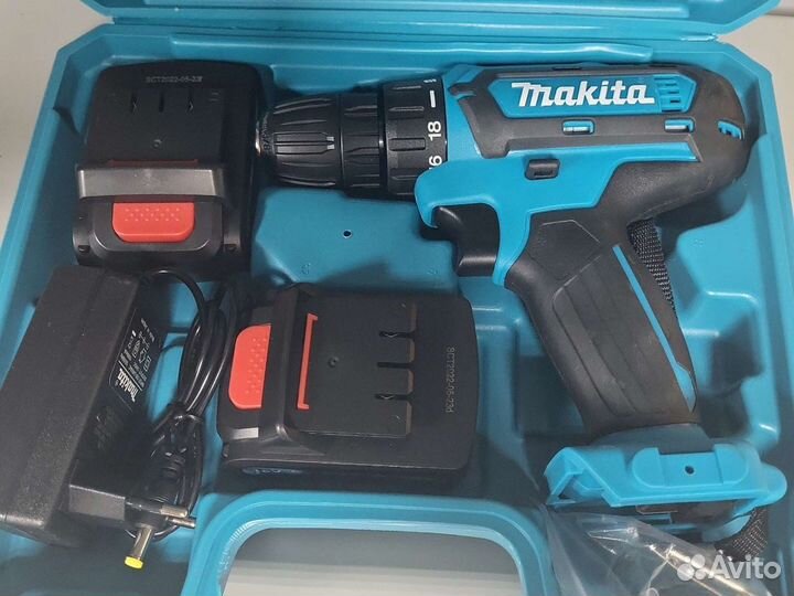 Новый шуруповерт makita (18v) с набором)