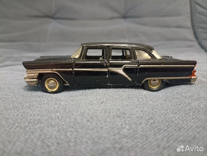Модель автомобиля Газ 13 Чайка А15 без ми