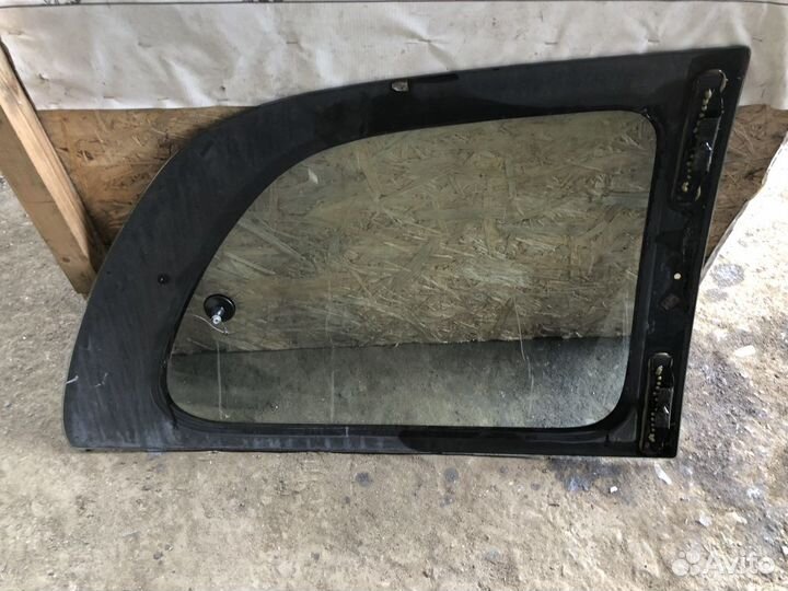 Стело боковое правое dodge caravan