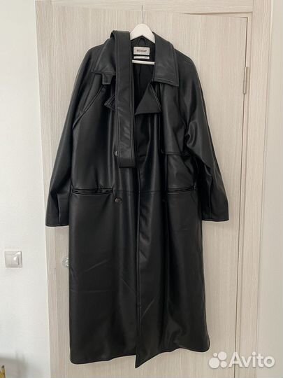 Женский плащ из кожзама оверсайз