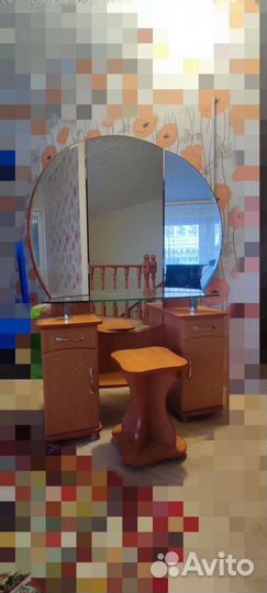 Трюмо с зеркалом