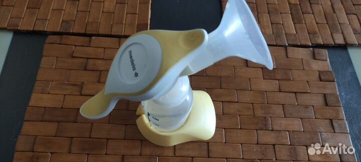 Молокоотсос medela ручной