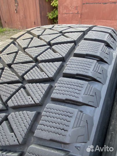 Bridgestone Blizzak DM-V2 255/50 R19