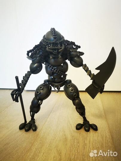 Хищник статуэтка