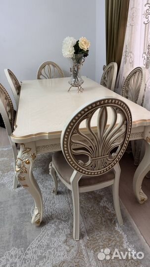 Стол и стулья
