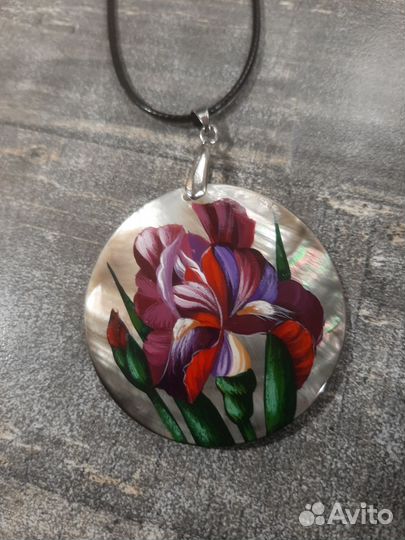 Кулон перламутровый 