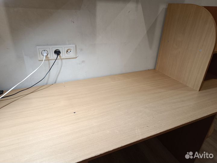 Письменный стол