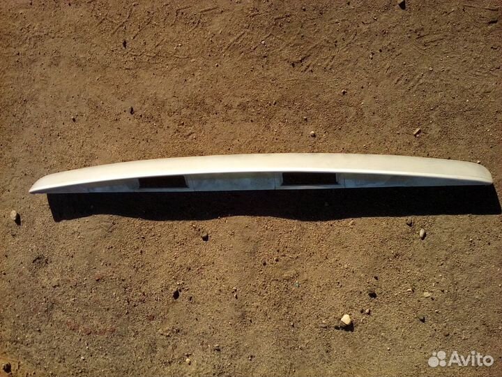 Suzuki Liana седан накладка крышки багажника