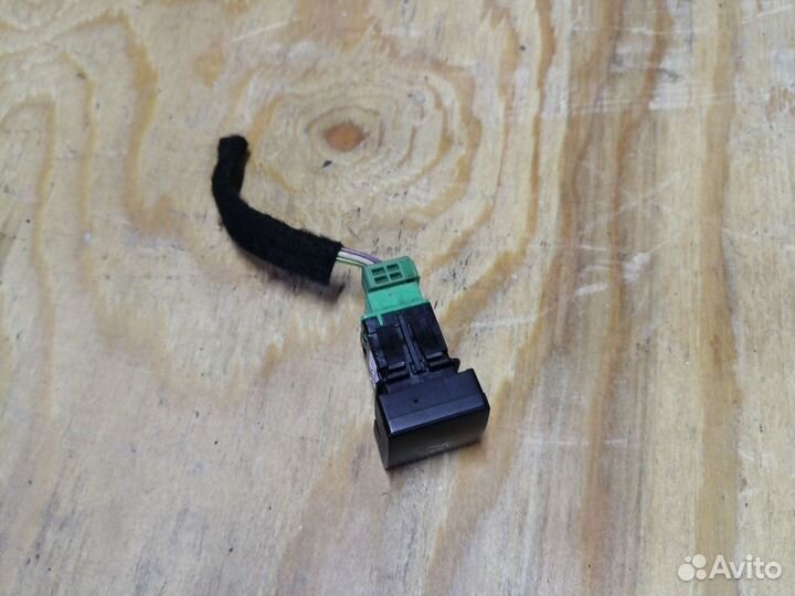 Кнопка открывания багажника Peugeot 408