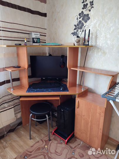 Компьютерный стол