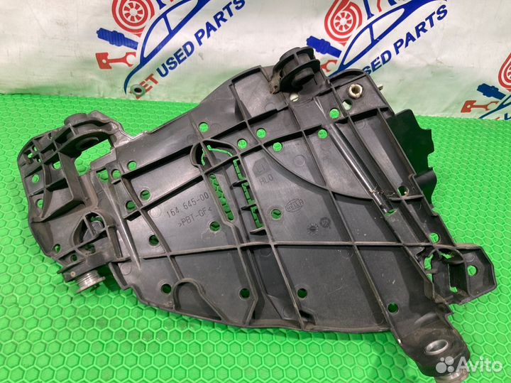 Кронштейн фары передний левый Volkswagen Touareg