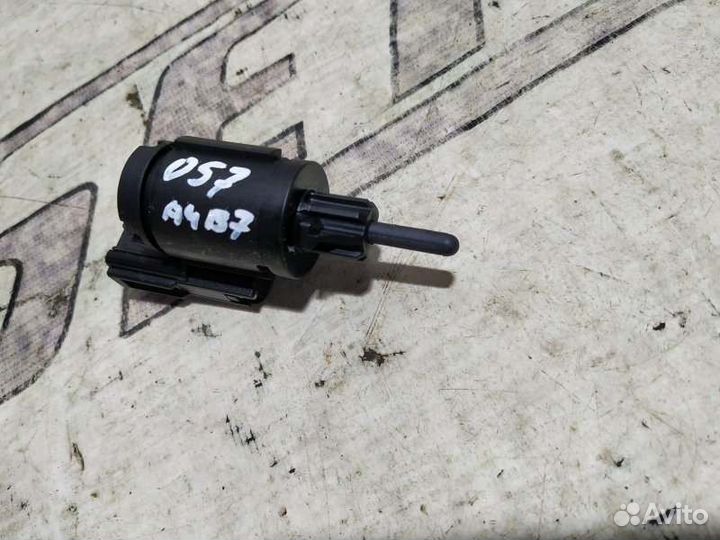 Концевик педали тормоза Audi A4 B7 2.0 BWE 2007