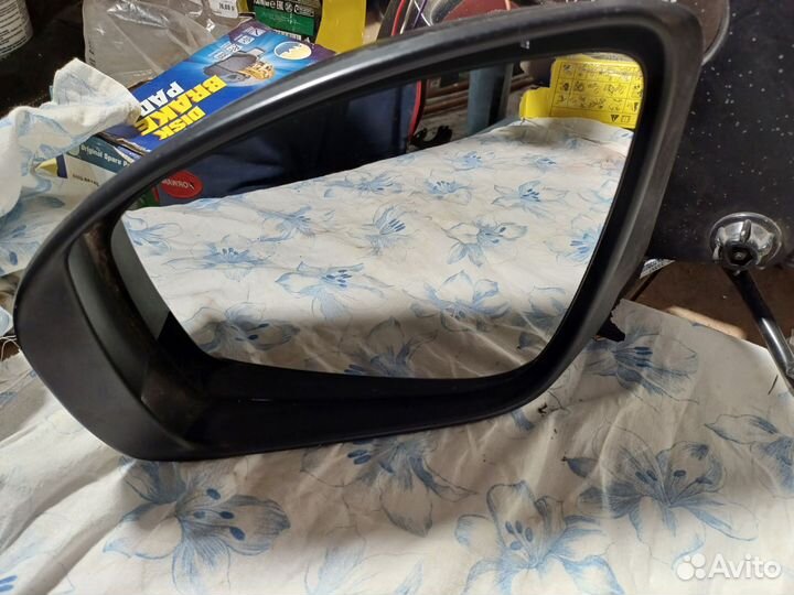 Боковое зеркало