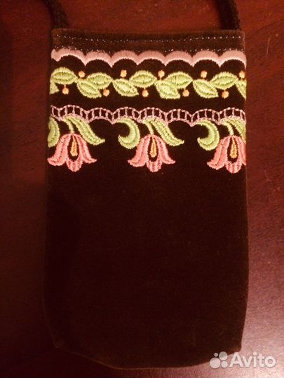 Сумка чехол для телефона из бархата с вышивкой