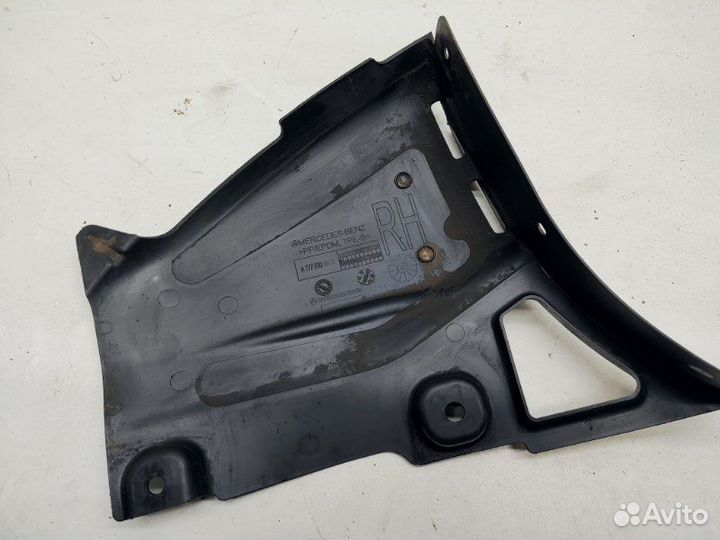 Подкрылок передний правый Mercedes A200 W177