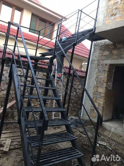 Лестница уличная металлическая