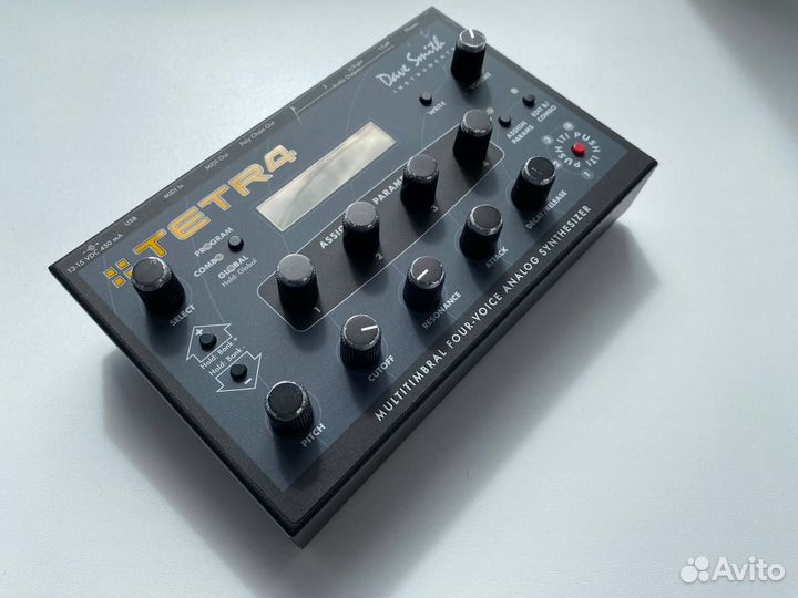 2 аналоговых синтезатора DSI Tetra