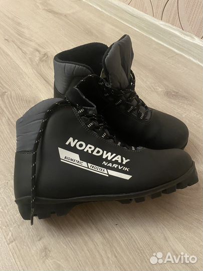 Лыжные ботинки