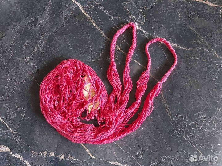 Ретро авоська модного цвета 2023 Viva Magenta