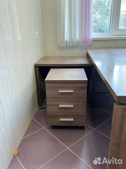 Офисный стол для руководителя