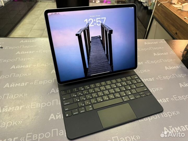 Apple iPad Pro 6gn M2 128Gb LTE Silver + Keyboard