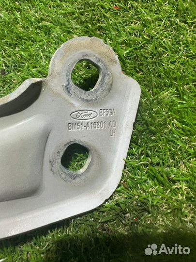 Петля капота левая Ford Focus 3