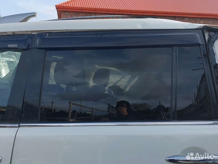 Nissan Patrol Y62 стекло левое задняя