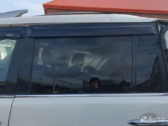 Nissan Patrol Y62 стекло левое задняя