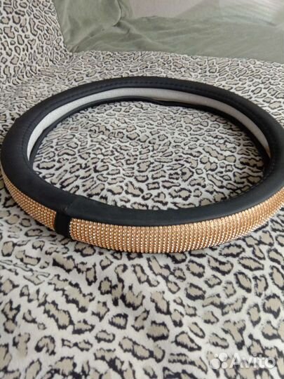 Оплетка на руль со стразами