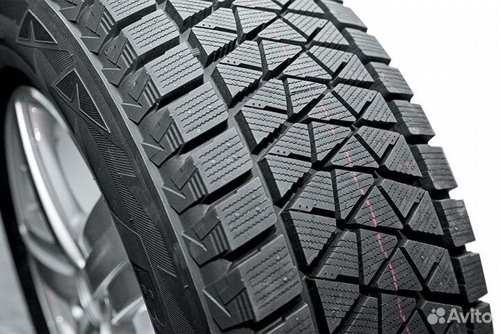 Bridgestone Blizzak DM-V2 275/50 R20 113