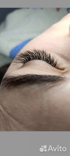 Мастер по наращиванию ресниц