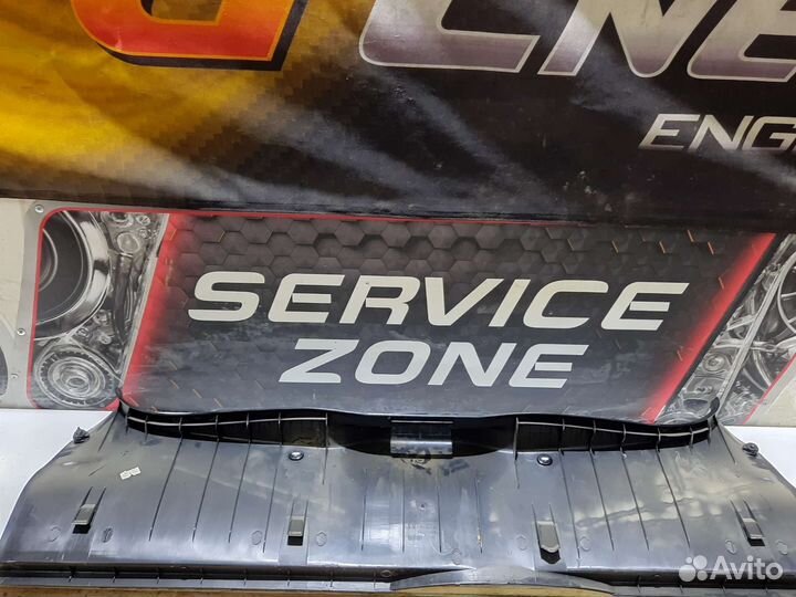 Обшивка багажника на заднюю панел Renault Megane 2