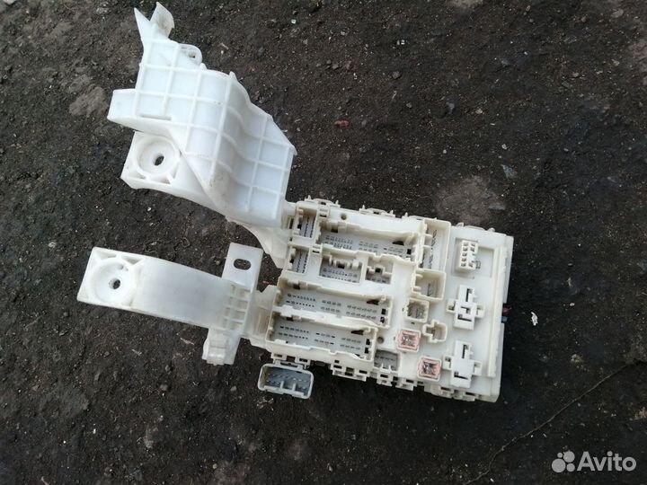 Блок предохранителей салона Toyota Vitz 90