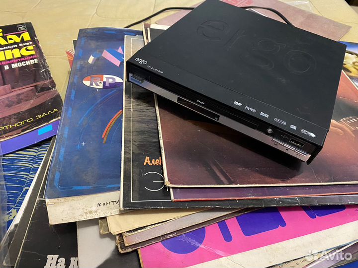 Dvd проигрыватель и пластинки