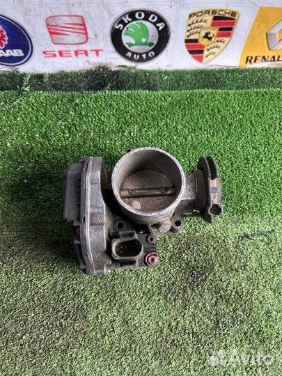 Дроссельная заслонка Audi A4 B5 AEB 2000