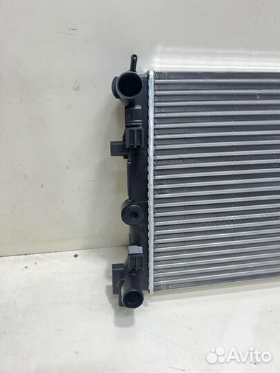 Радиатор охлаждения двигателя передний Volkswagen