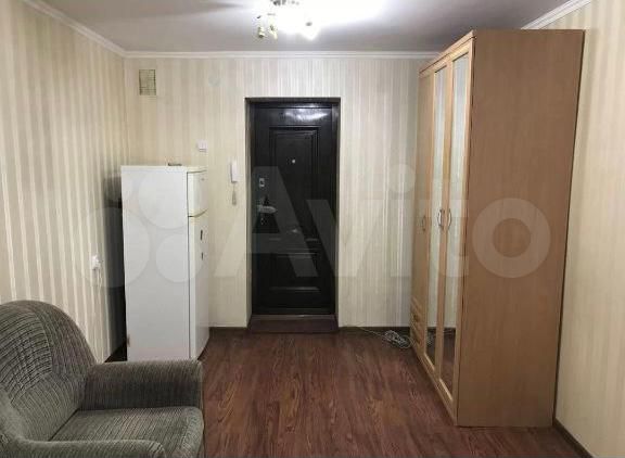 Комната 18 м² в 9-к., 2/4 эт.