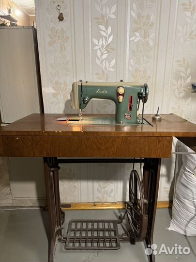 Ножная швейная машинка LADA 236