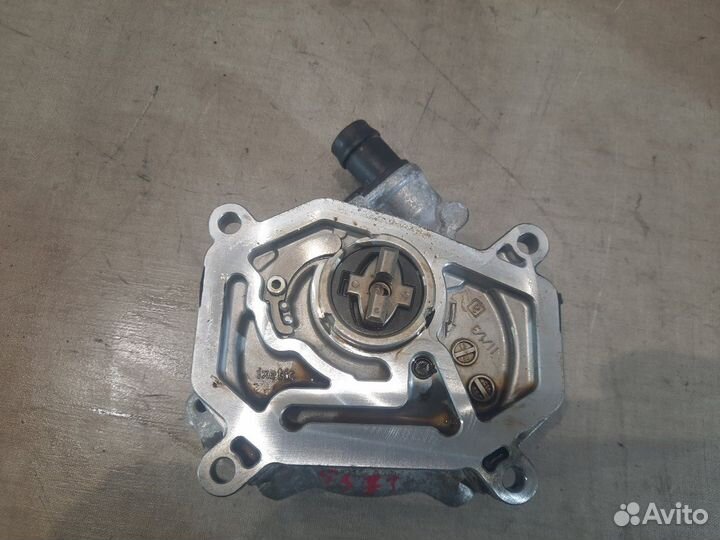 Вакуумный насос тормозов Mercedes Gla180 X156