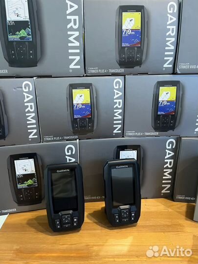 Эхолот Garmin striker vivid 4cv/4