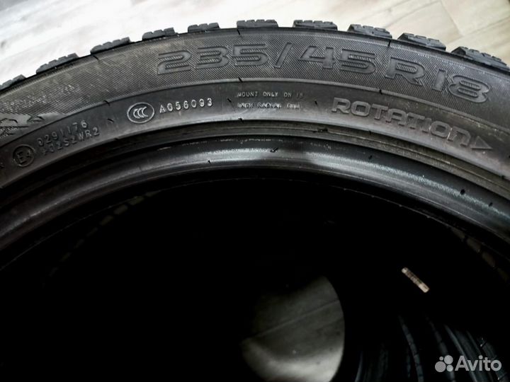 Nokian Tyres Hakkapeliitta 9 235/45 R18 98T