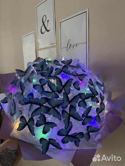 Букет из бабочек с гипсофилой