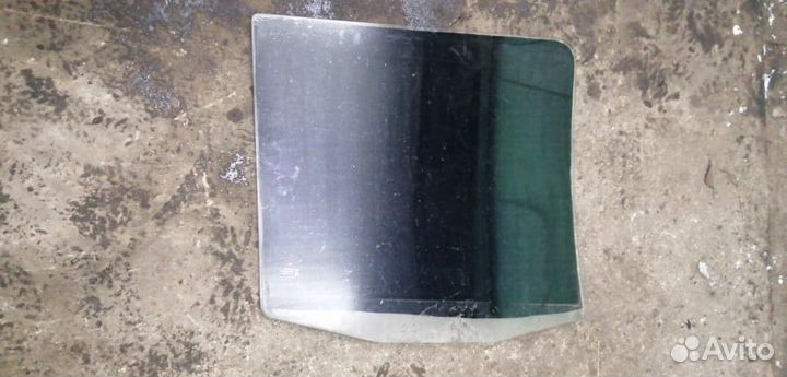 Cтекло двери заднее левое правое Vw Golf III