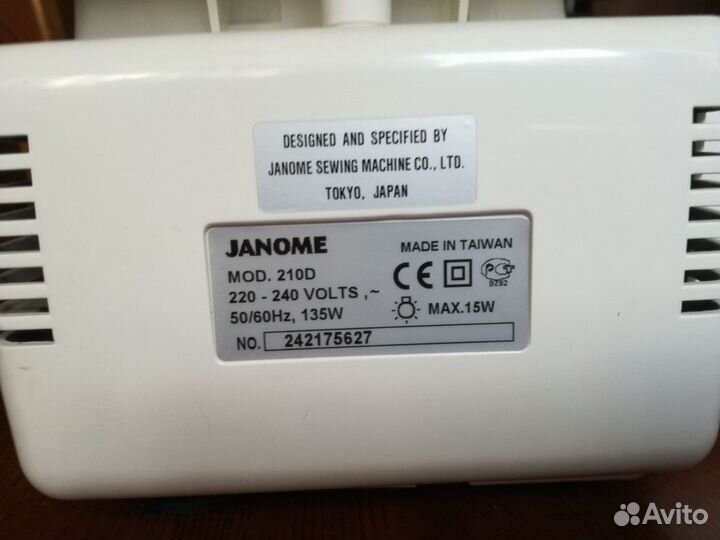 Швейная машина оверлок Janome 210 d